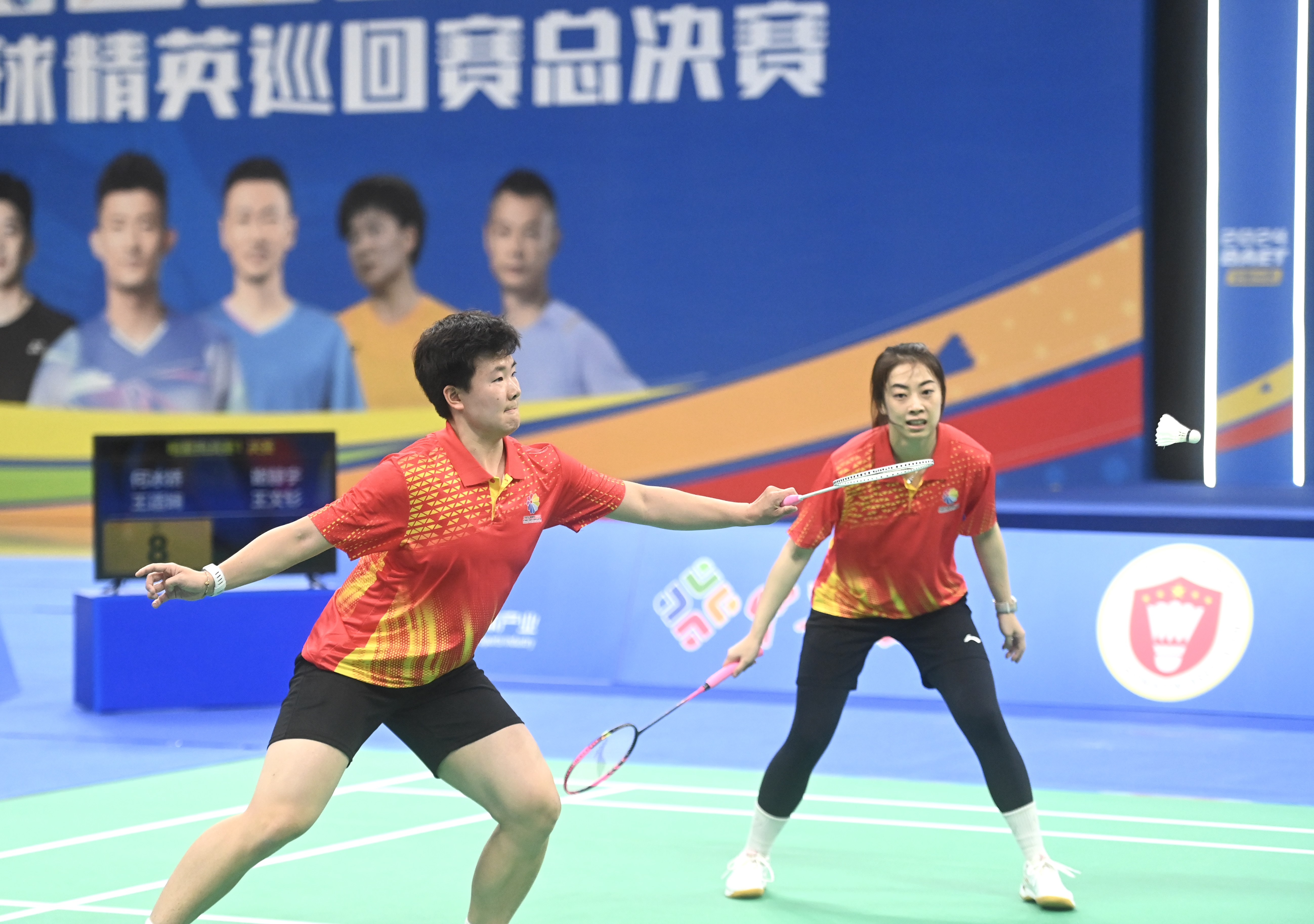 羽毛球選手擊敗對手躋身強八強的简单介绍 羽毛球選手擊敗對手躋身強八強的简单介绍