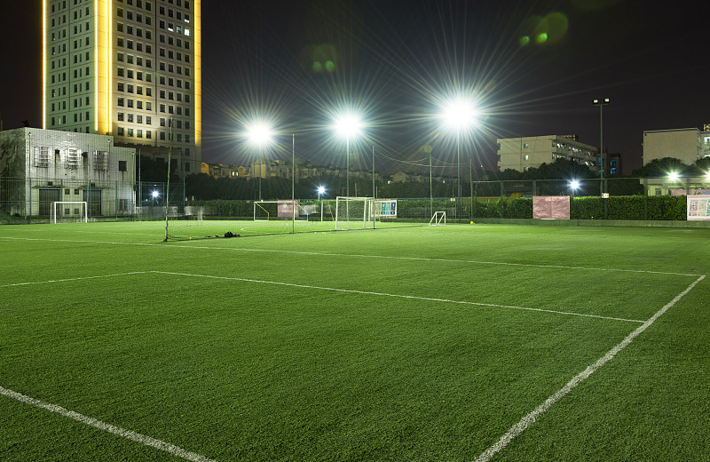 包含足球聚光灯:国内顶级联赛引爆热点话题的词条 包含足球聚光灯:国内顶级联赛引爆热点话题的词条