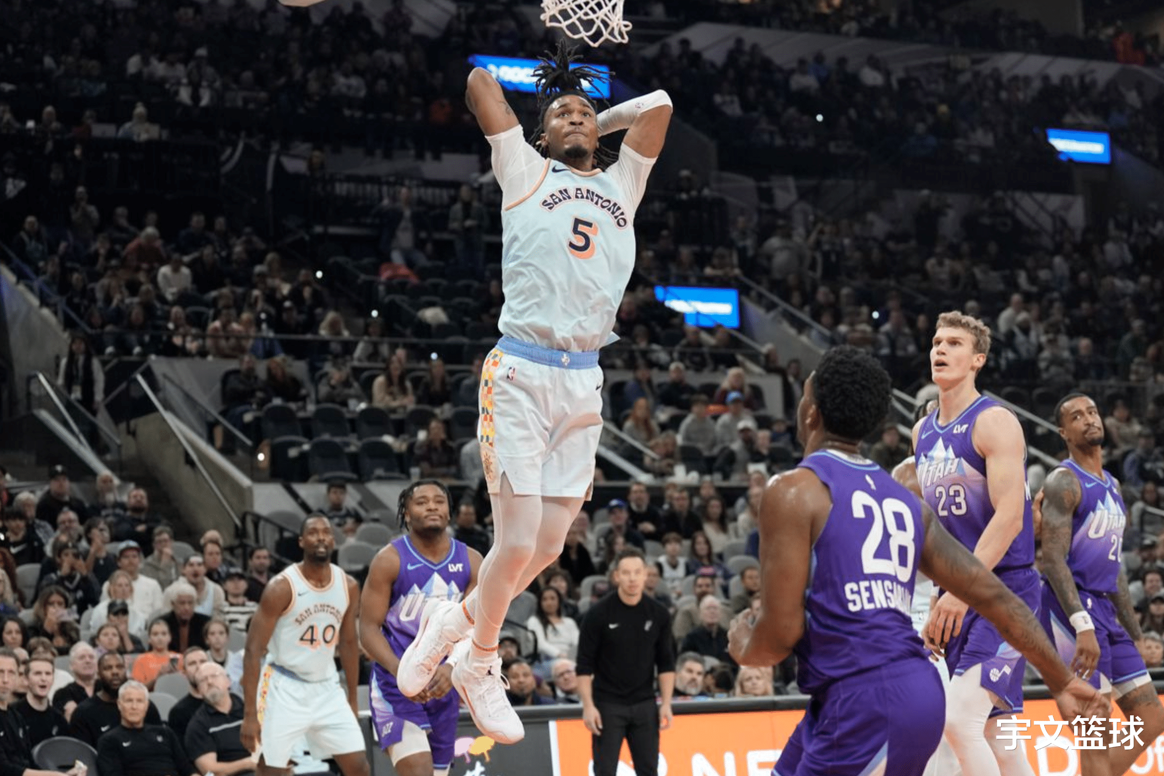 世俱杯奖金-包含扣篮大赛精彩纷呈,震撼全场的词条