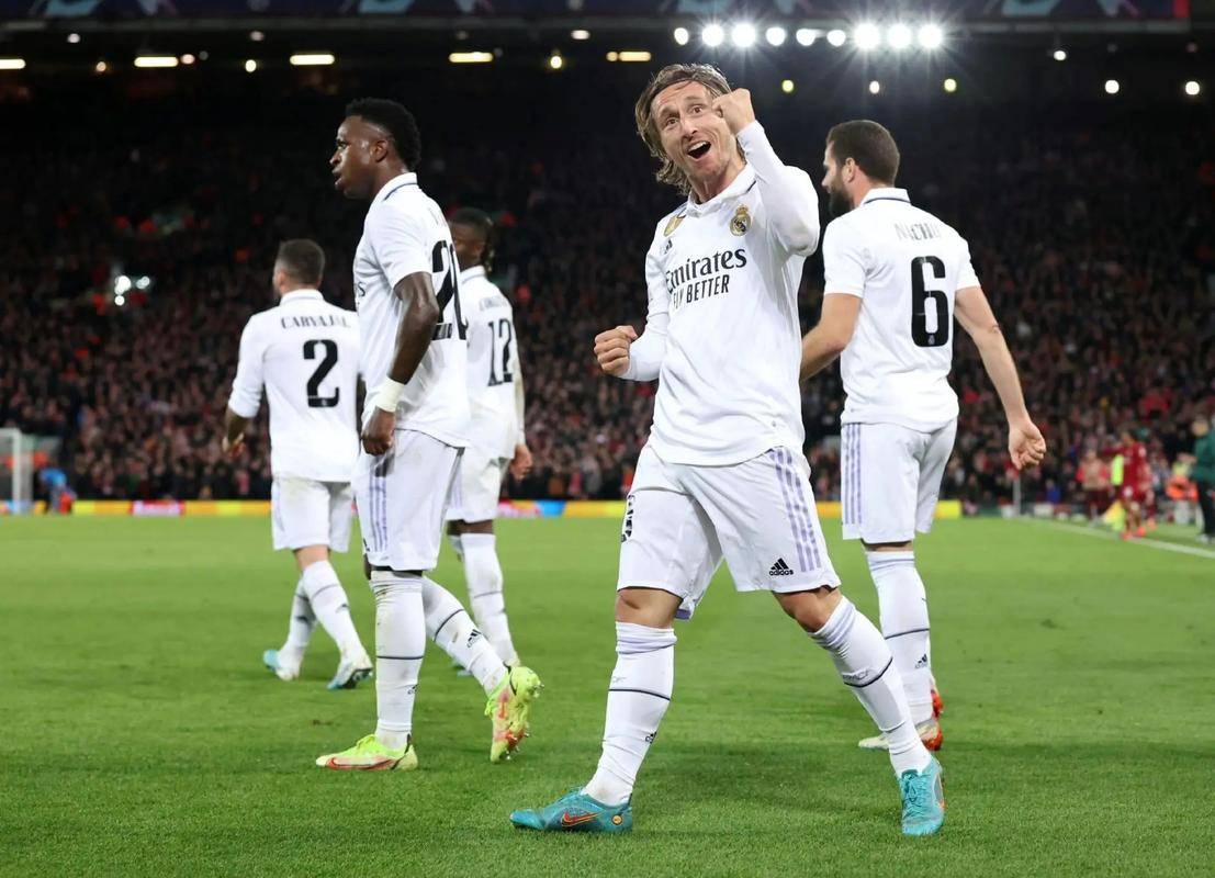 世俱杯决赛-利物浦卫冕冠军继续不败,豪取五连胜稳固领跑