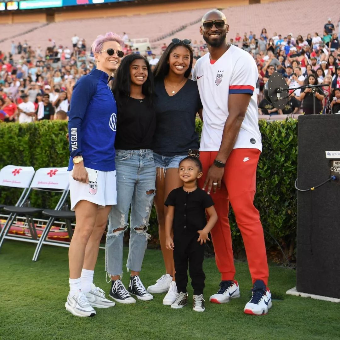 美国队在洛杉矶与英格兰队进行友谊赛 美国队在洛杉矶与英格兰队进行友谊赛