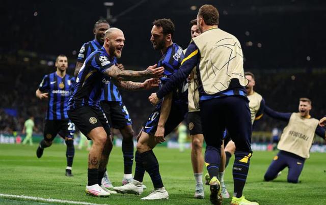 国际米兰击败AC米兰,豪取四连胜引发球迷狂欢 国际米兰击败AC米兰,豪取四连胜引发球迷狂欢