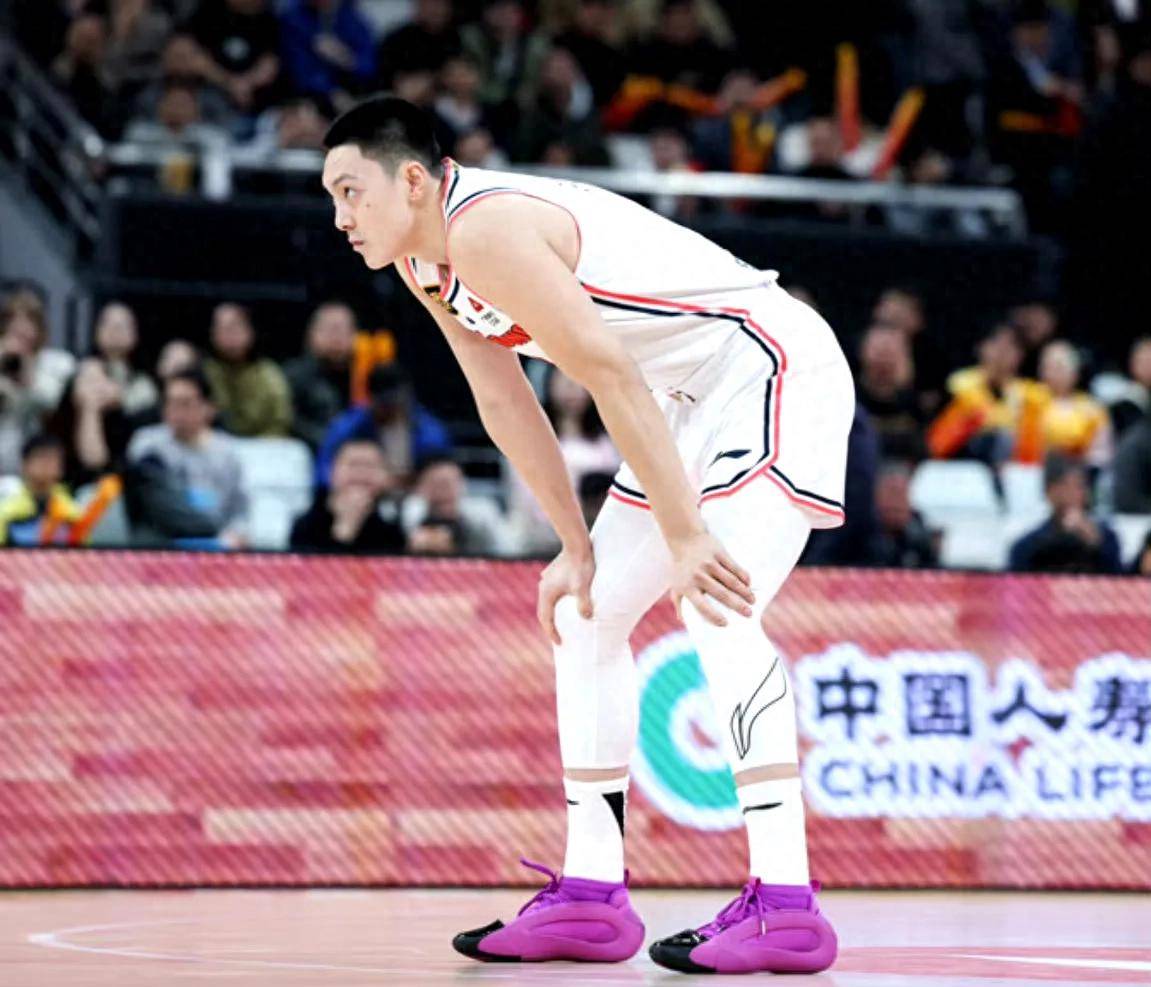 广东队取得胜利锁定季后赛资格 广东队取得胜利锁定季后赛资格