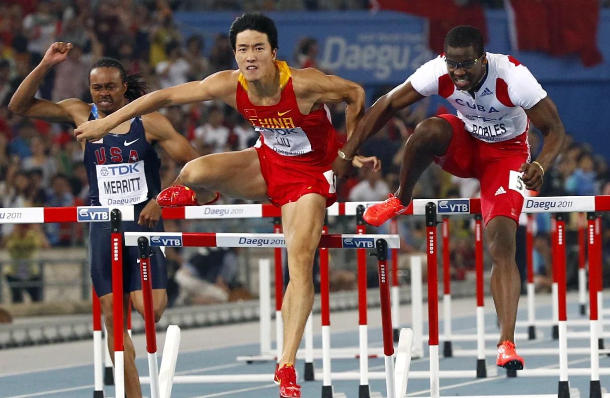 希腊田径选手奋勇拼搏,登上领奖台 希腊田径选手奋勇拼搏,登上领奖台