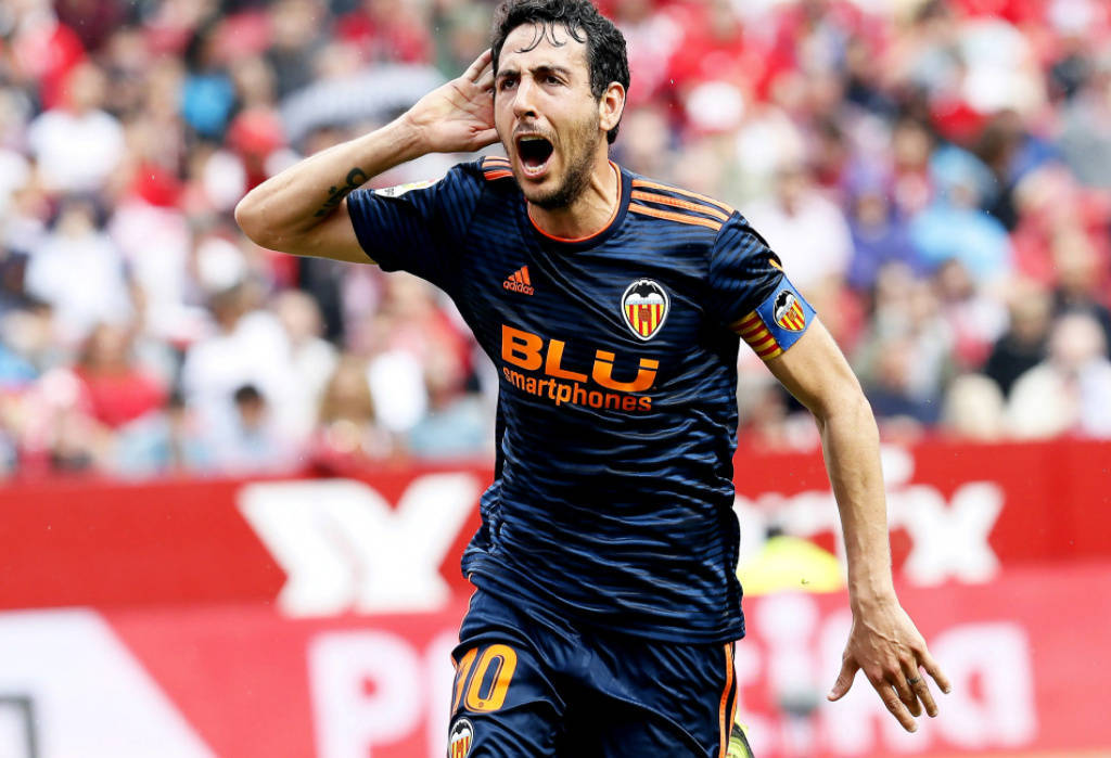 瓦伦西亚中卫在防线上发挥稳固! 瓦伦西亚中卫在防线上发挥稳固!