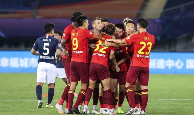 世俱杯参赛资格-富力主场不敌恒大,积分榜位置下滑的简单介绍