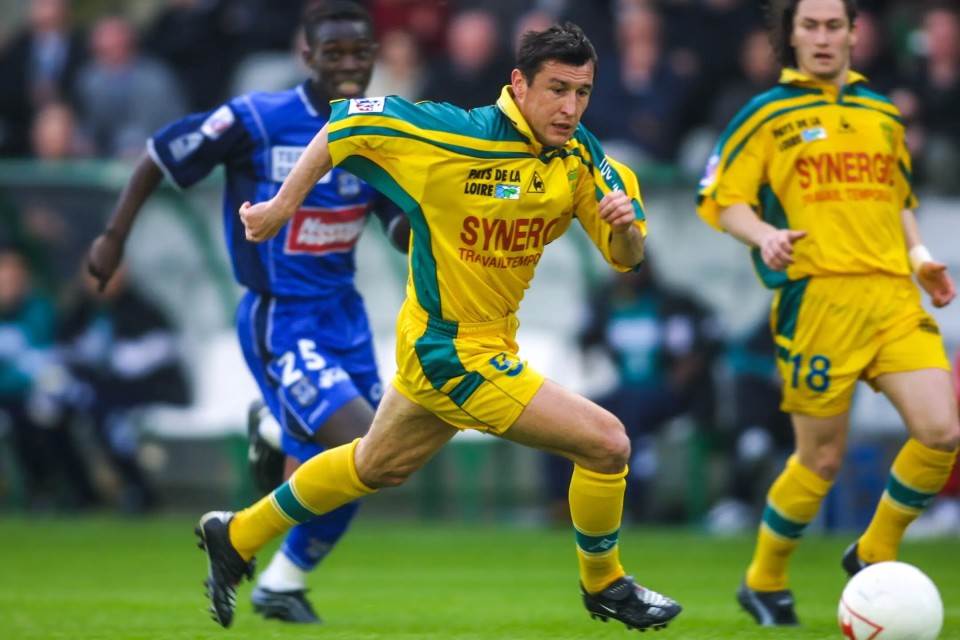 圣埃蒂安队本赛季状态起伏不定,客场作战更显压力 圣埃蒂安队本赛季状态起伏不定,客场作战更显压力