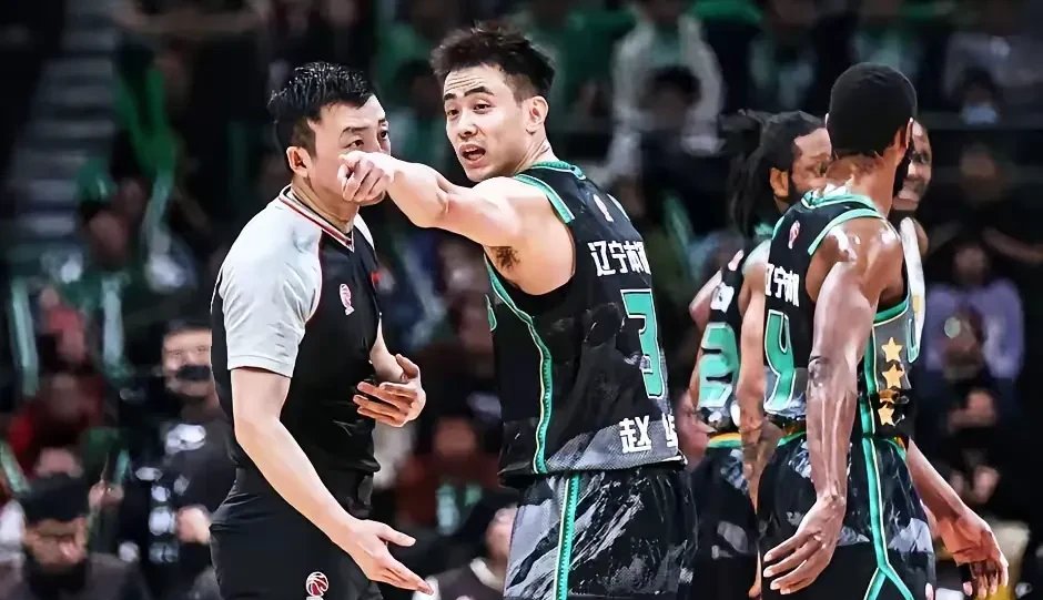 世俱杯冠军-爵士客场不敌开拓者,遭遇两连败的简单介绍