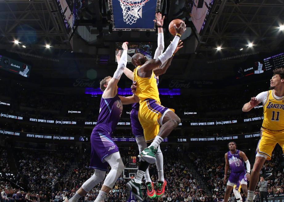 爵士客场不敌开拓者,遭遇两连败的简单介绍 爵士客场不敌开拓者,遭遇两连败的简单介绍