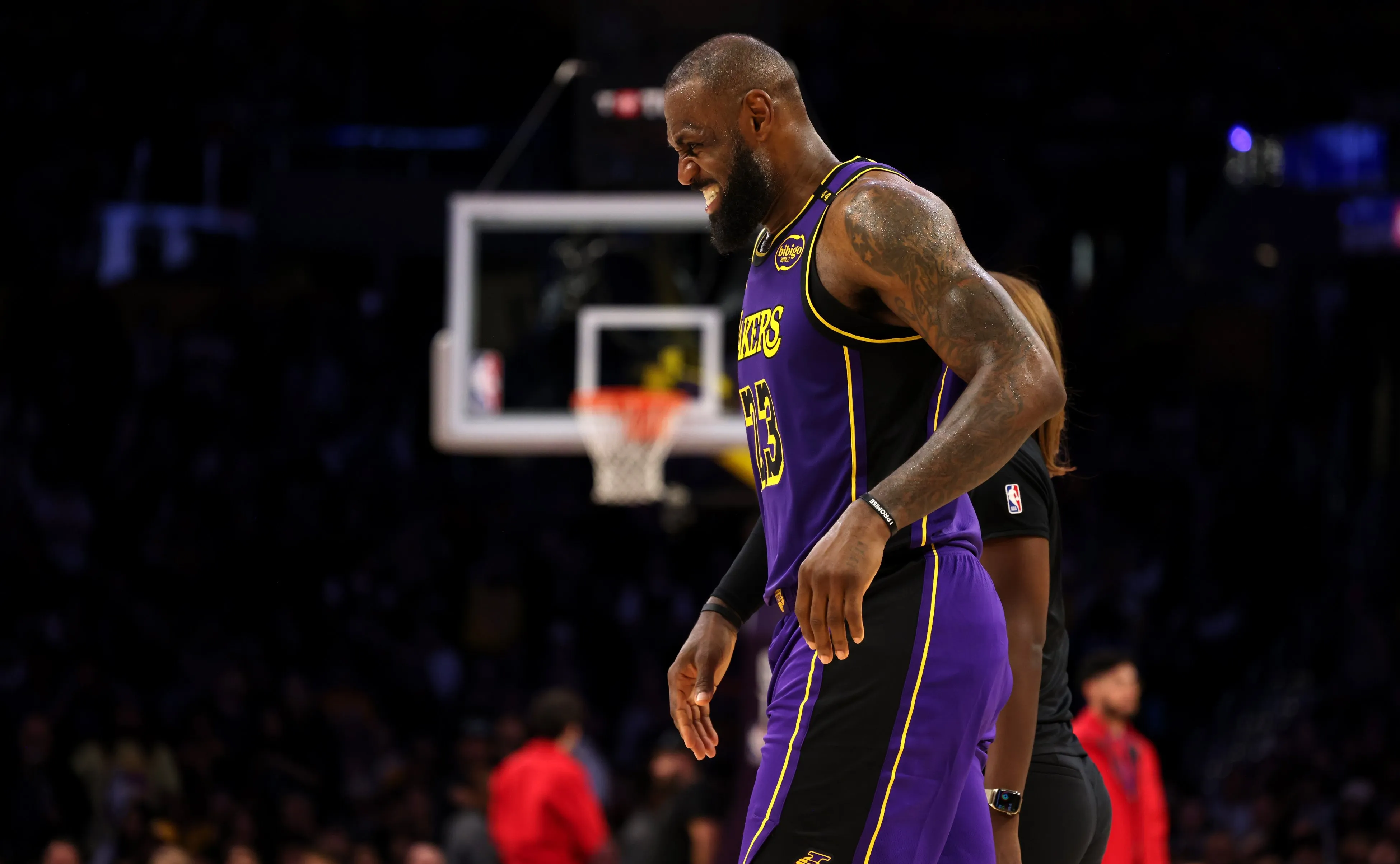 世俱杯分组-湖人队全员投篮溜得赞叹，夺得胜利