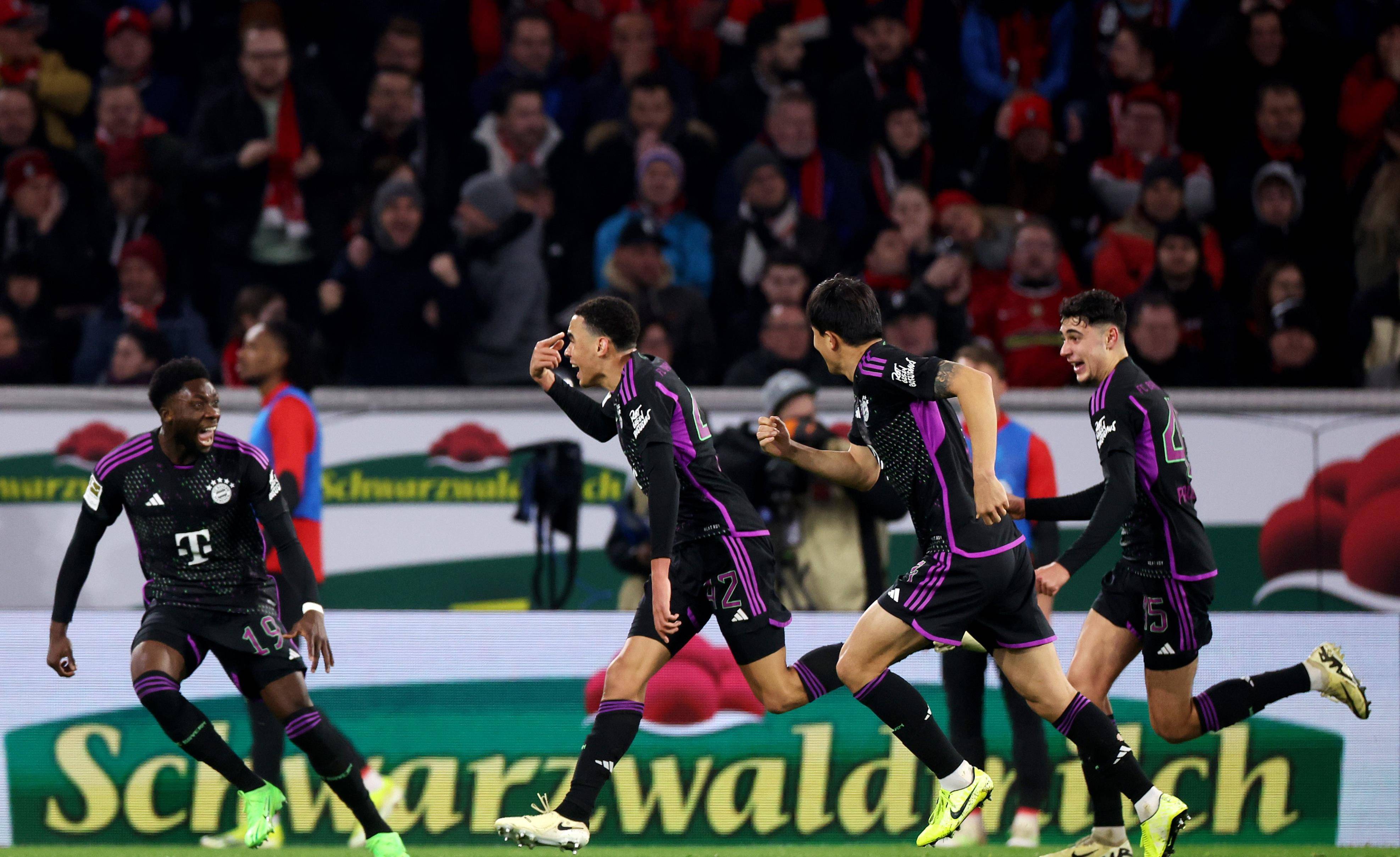 世俱杯改制-拜仁慕尼黑痛失胜势,诺伊尔防守失误