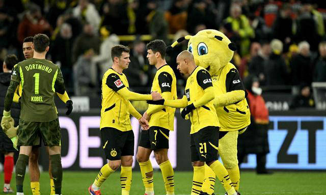 德甲球队多特蒙德客场大胜AC米兰