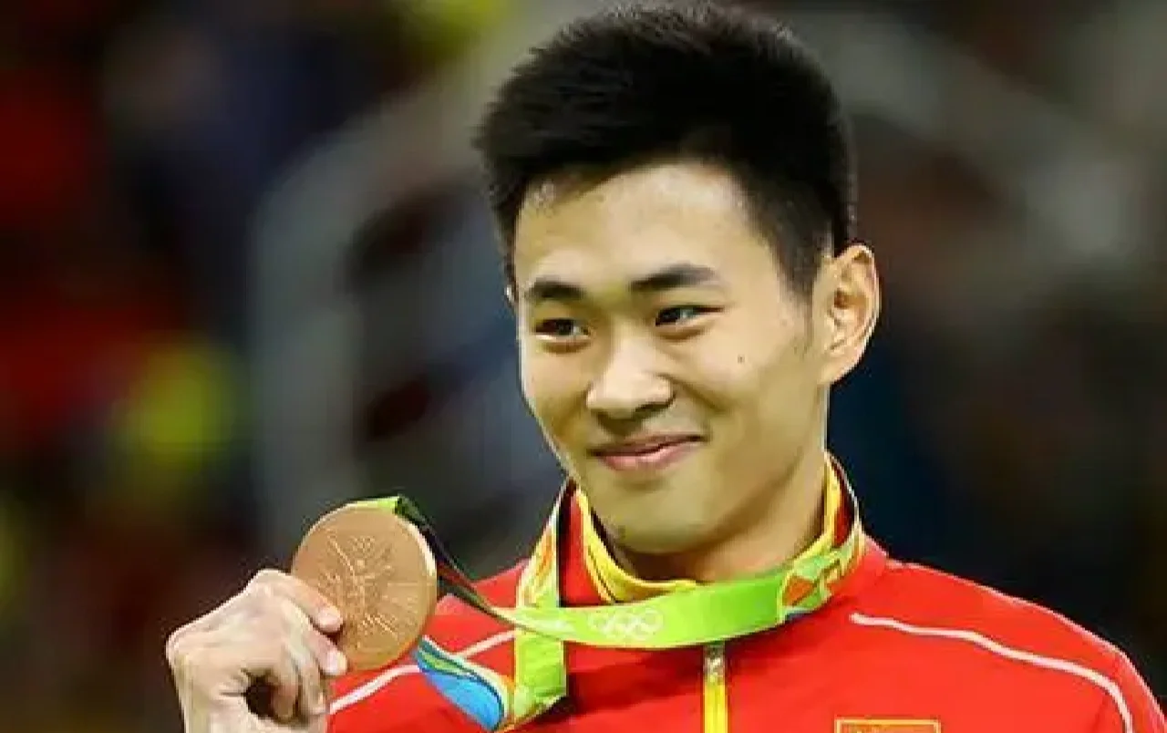 爱沙尼亚男子蹦床选手夺得金牌 爱沙尼亚男子蹦床选手夺得金牌