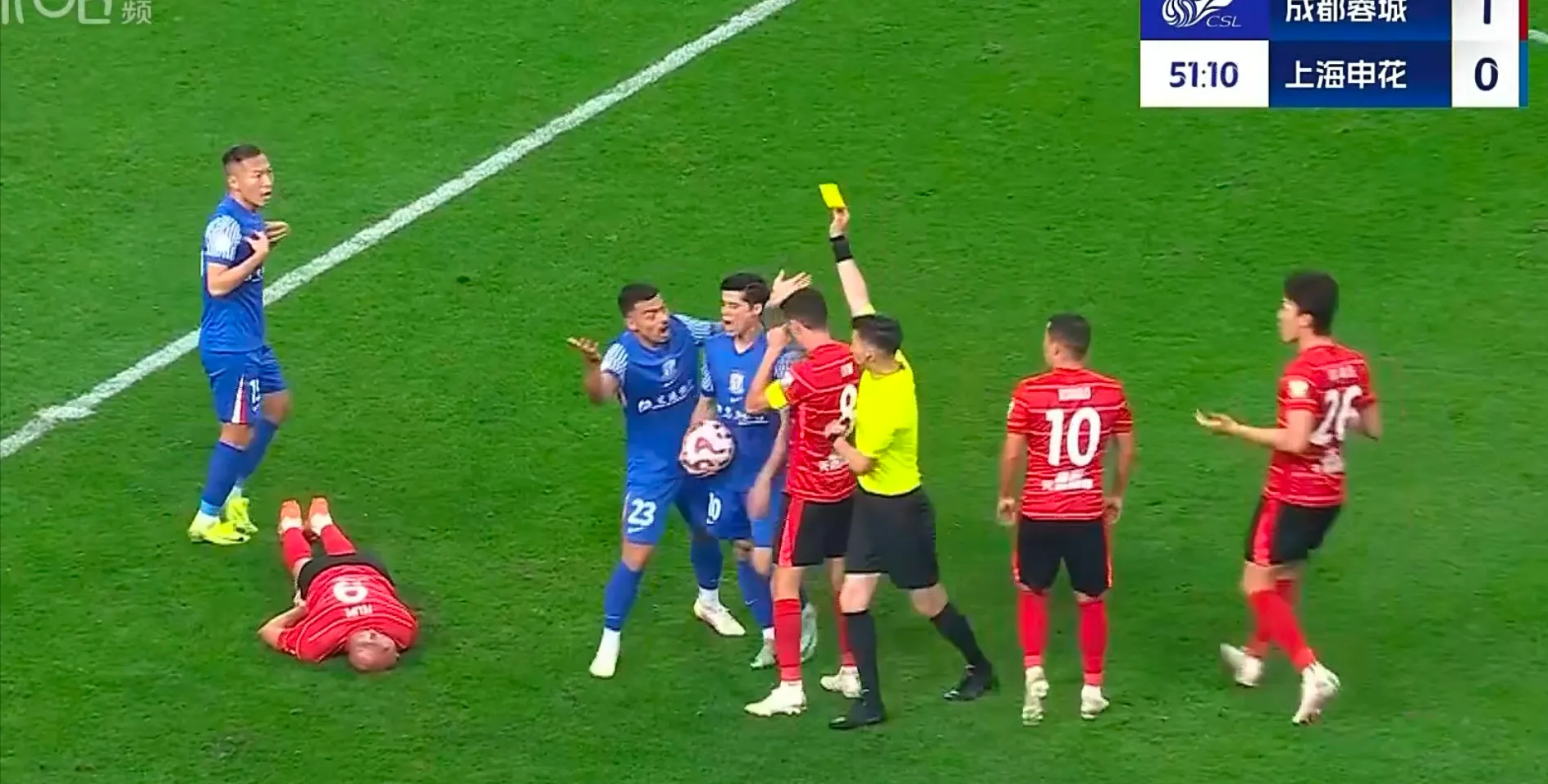 足球比赛的胜负鏖战激发观众情绪 足球比赛的胜负鏖战激发观众情绪