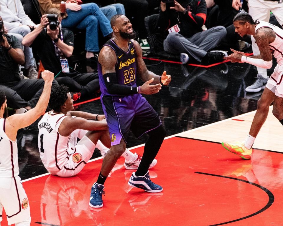 世俱杯冠军-包含休斯敦火箭队内部争执不断，训练秩序混乱的词条