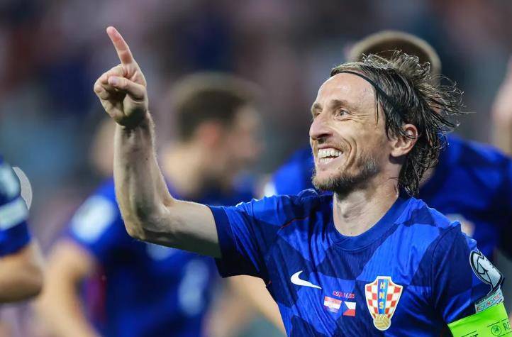 世俱杯冠军-克罗地亚运动员喜获成功，乐开花