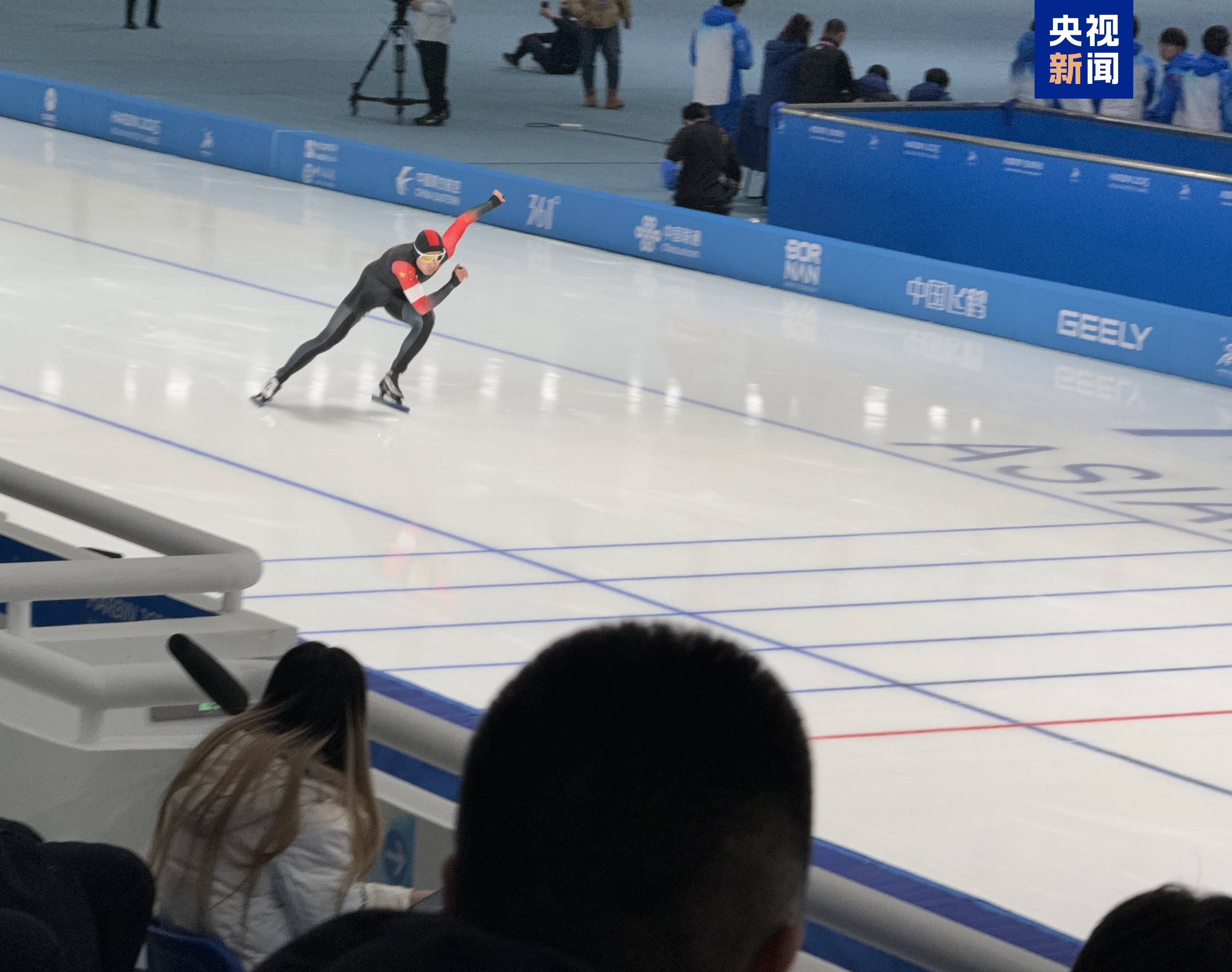 韩国滑板选手以高难度动作夺得男子街头金牌