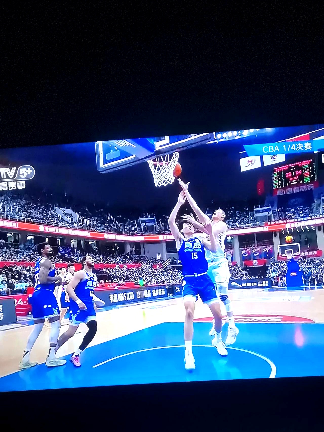 世俱杯冠军-篮坛巨星风采，球场上演鏖战