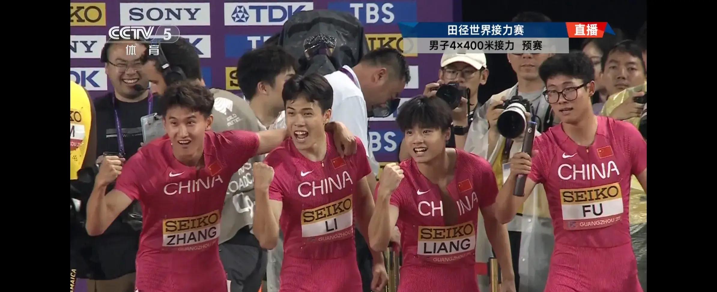 包含出类拔萃：比利时田径选手实现突破的词条