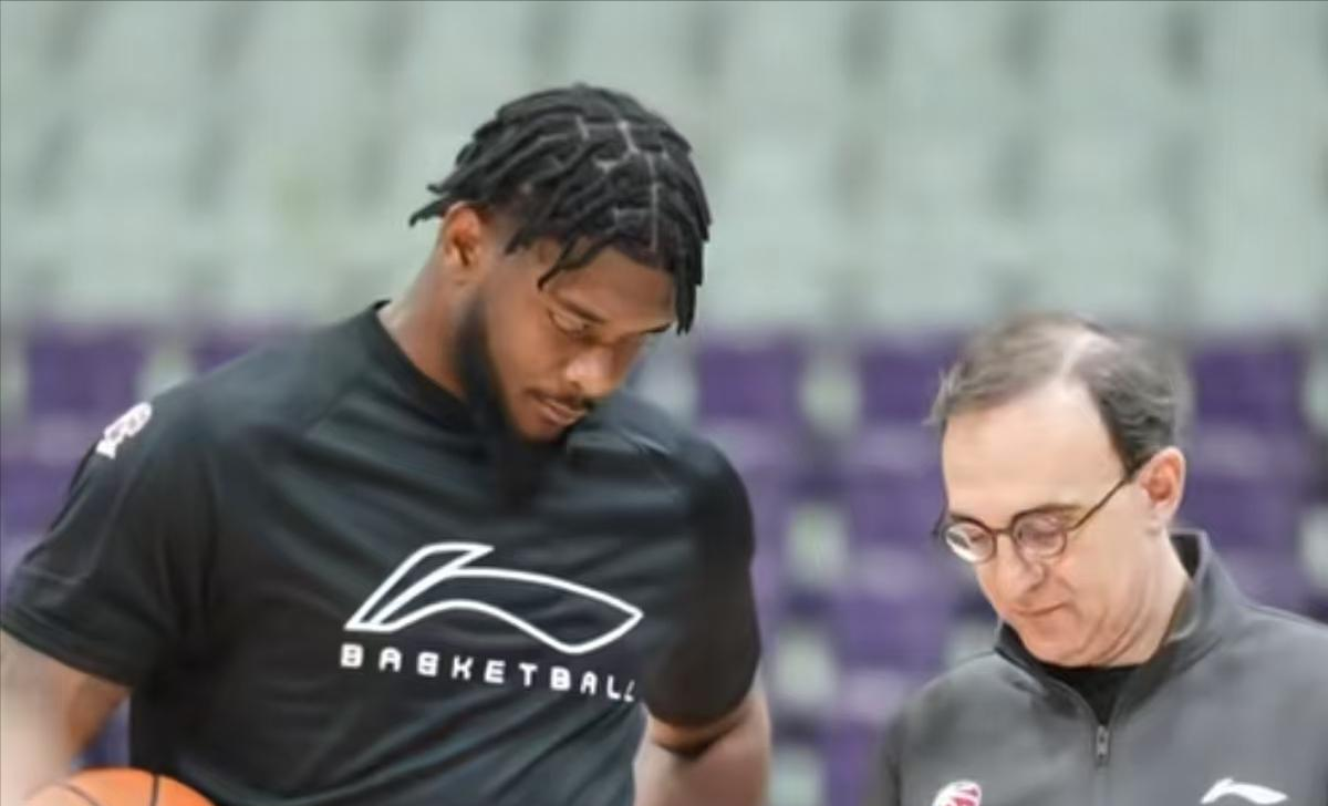 世俱杯冠军-佩鲁贾中场伤愈复出，助球队击败萨索罗