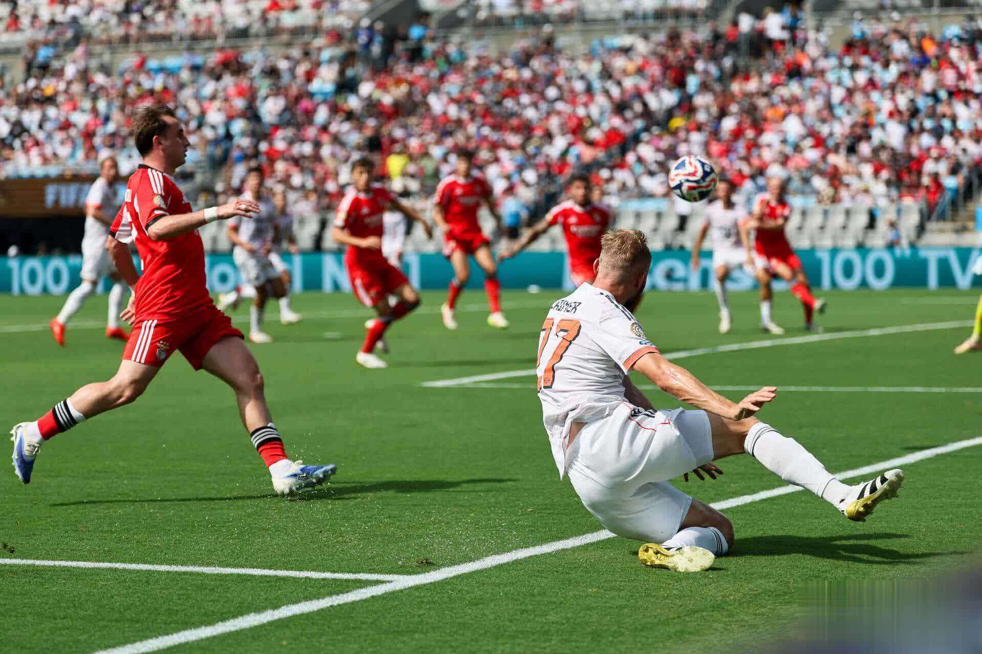 强强碰撞，疯狂进攻引起球迷狂热