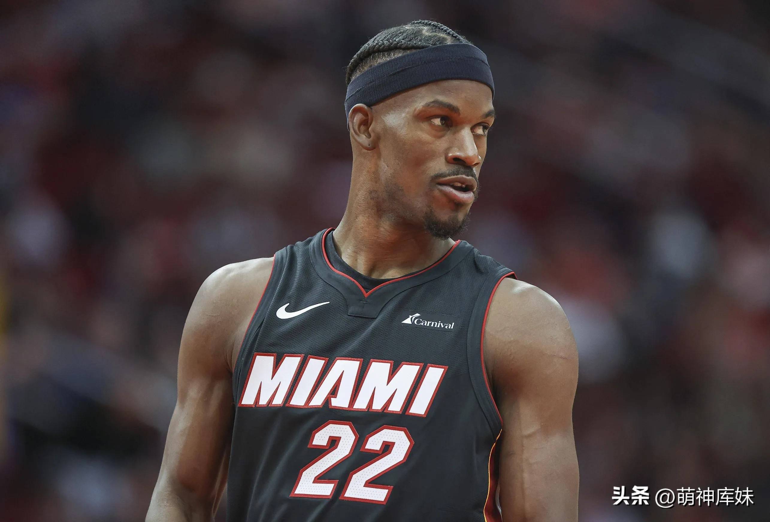 雄鹿主场力克热火，保持不败战绩的简单介绍