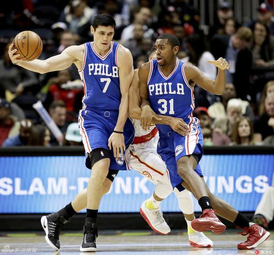 尼斯球队客场击败强敌，实现逆袭