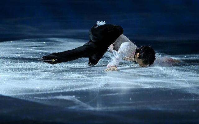 世俱杯官网-瑞士滑雪运动员完成完美演出，登上领奖台的简单介绍