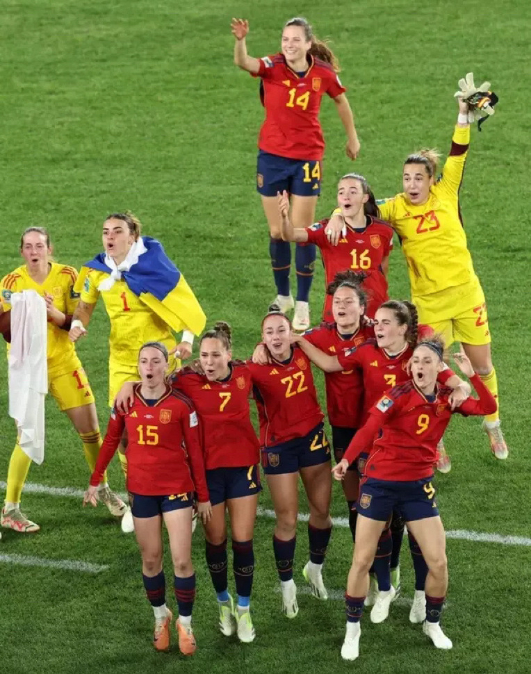 世俱杯-国际女足比拼菲菲入场，战况激烈精彩