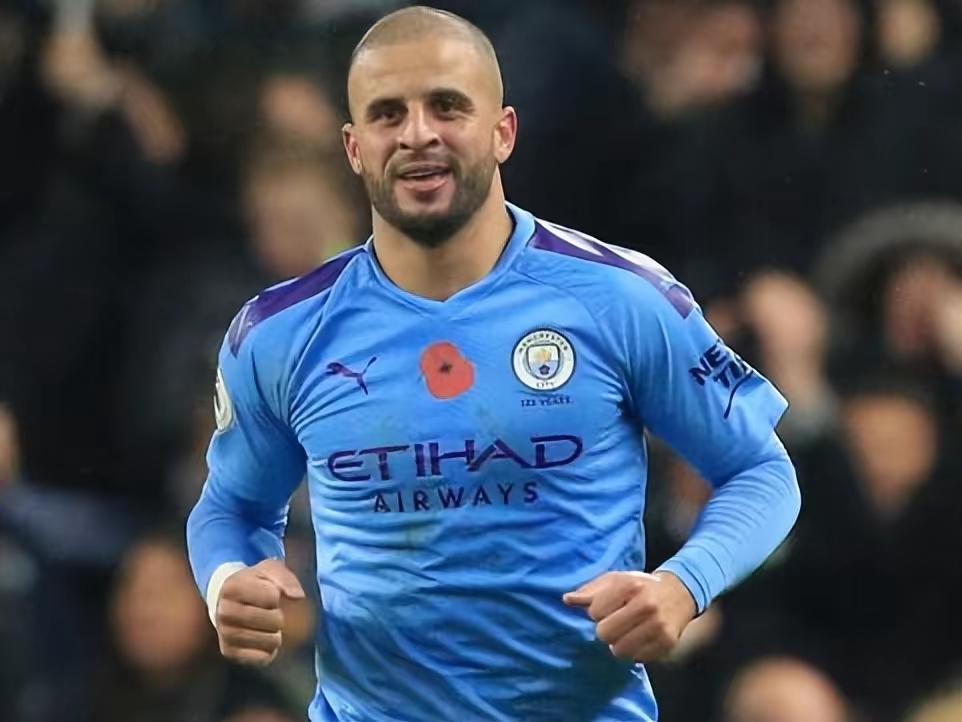 曼城后卫沃克首发抢眼，团队配合反击逆袭的简单介绍