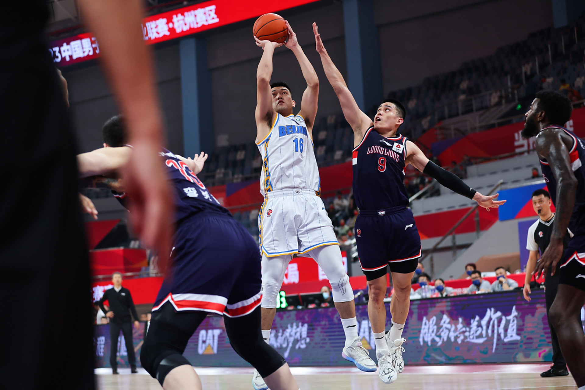 教练临危受命，挑起带队大任的简单介绍