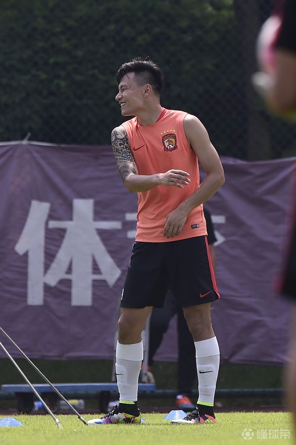 世俱杯决赛-华尔基尼亚斯宣布新援加盟，全队备战能力增强