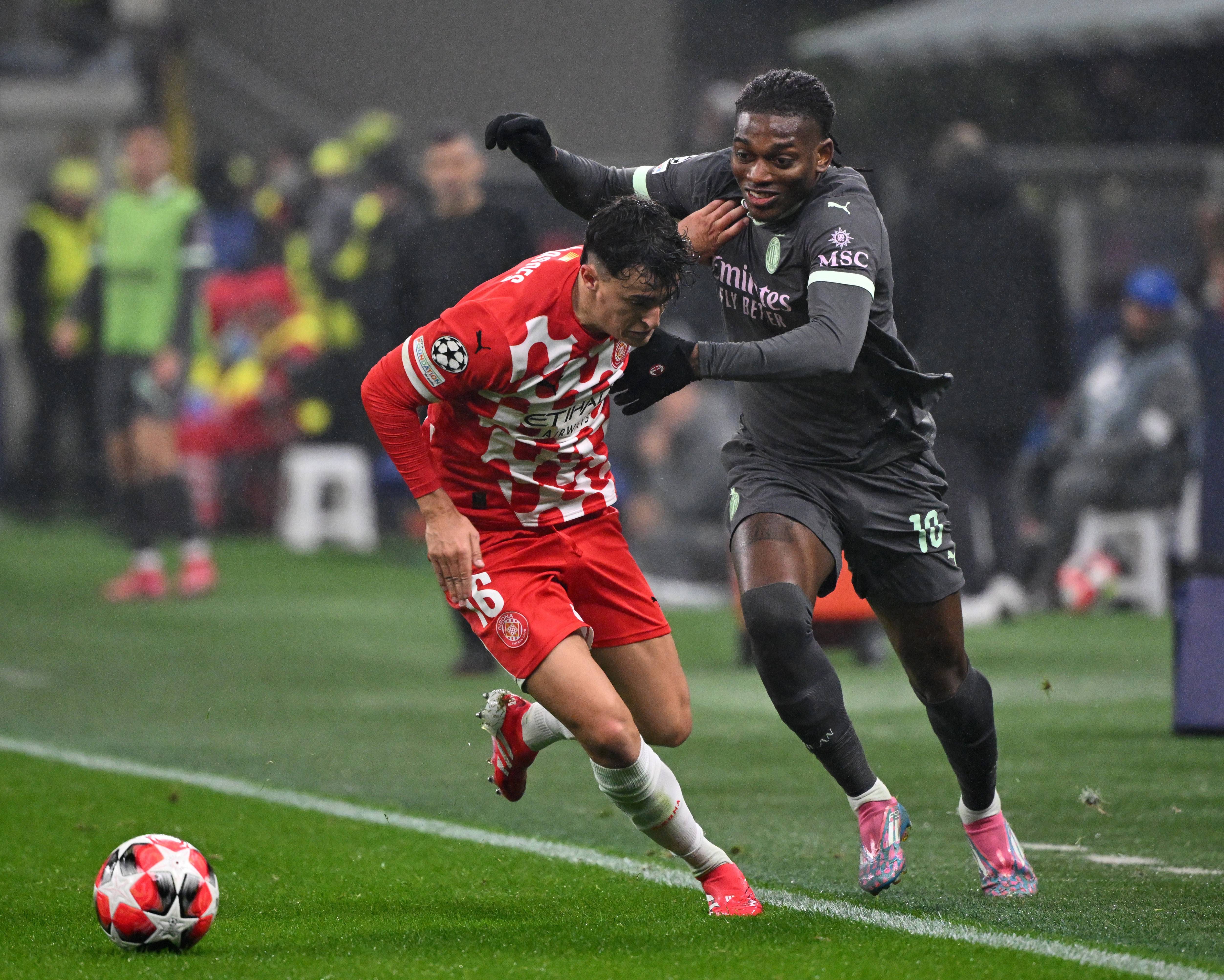 包含欧洲足球赛事精彩纷呈，胜负悬念引人瞩目的词条