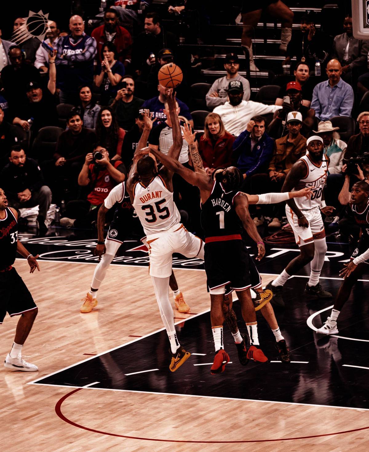 世俱杯冠军-快船战胜山猫，莱昂纳德独得29分