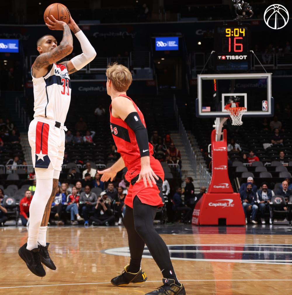 湖人力克篮网,詹姆斯三双表现抢眼 湖人力克篮网,詹姆斯三双表现抢眼