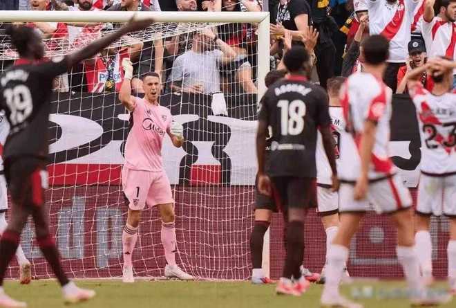 包含塞尔塔客场逼平塞维利亚，继续保持不败的词条