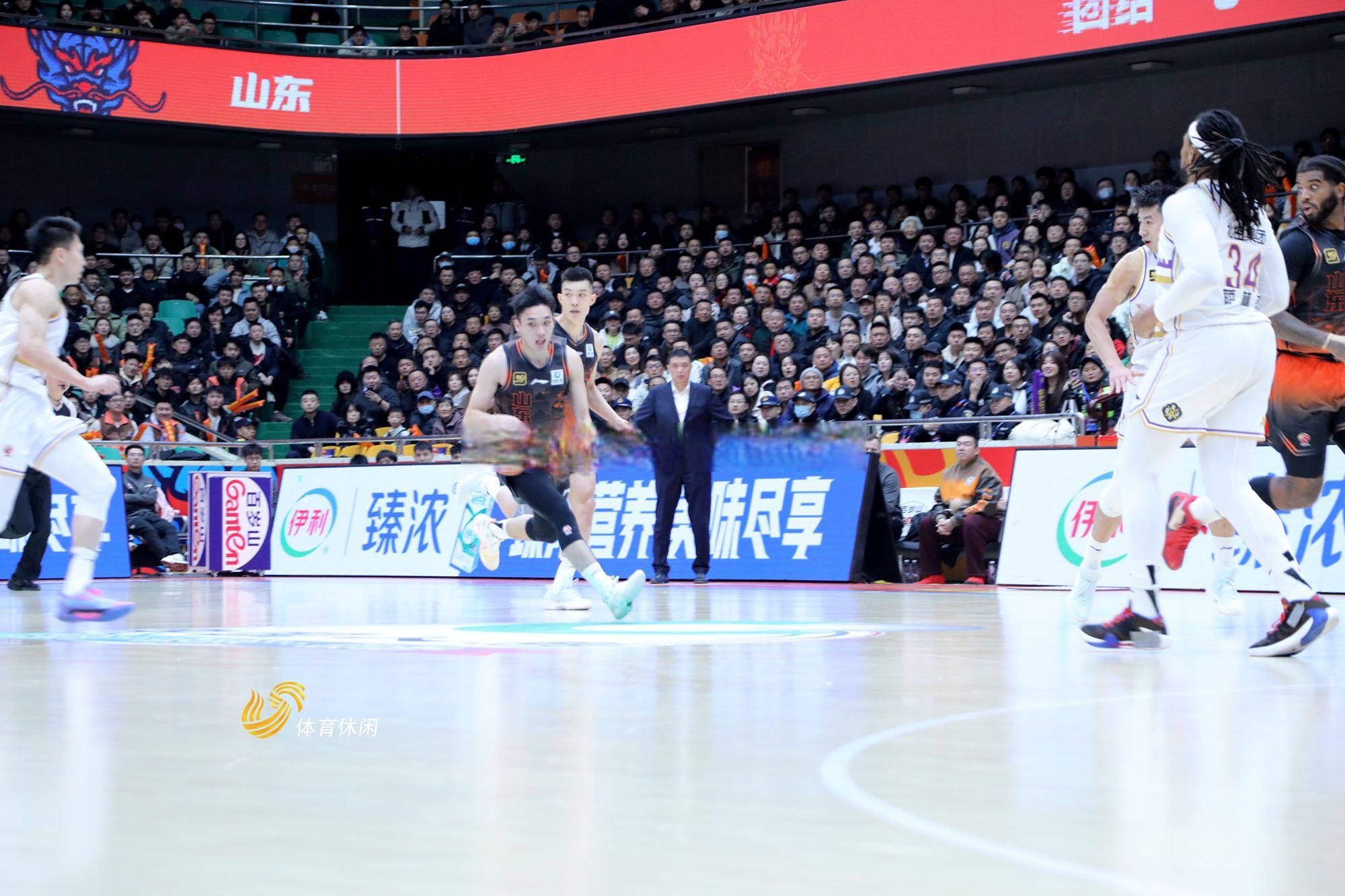 浙江队横扫热火,福克斯点燃赛场 浙江队横扫热火,福克斯点燃赛场