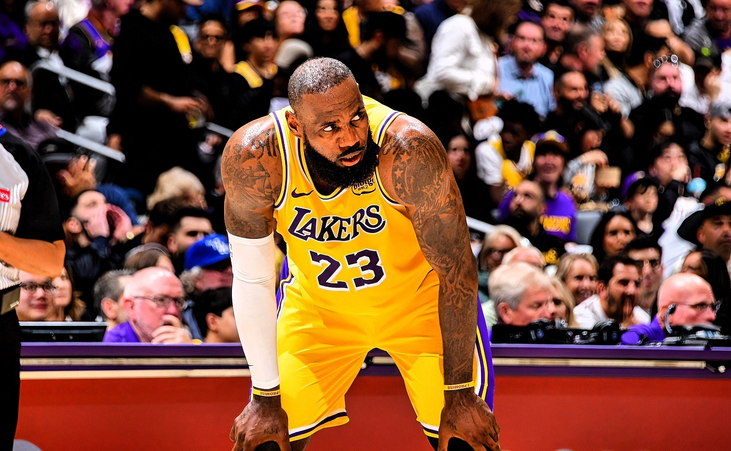 湖人碾压爵士,詹姆斯刷新纪录 湖人碾压爵士,詹姆斯刷新纪录