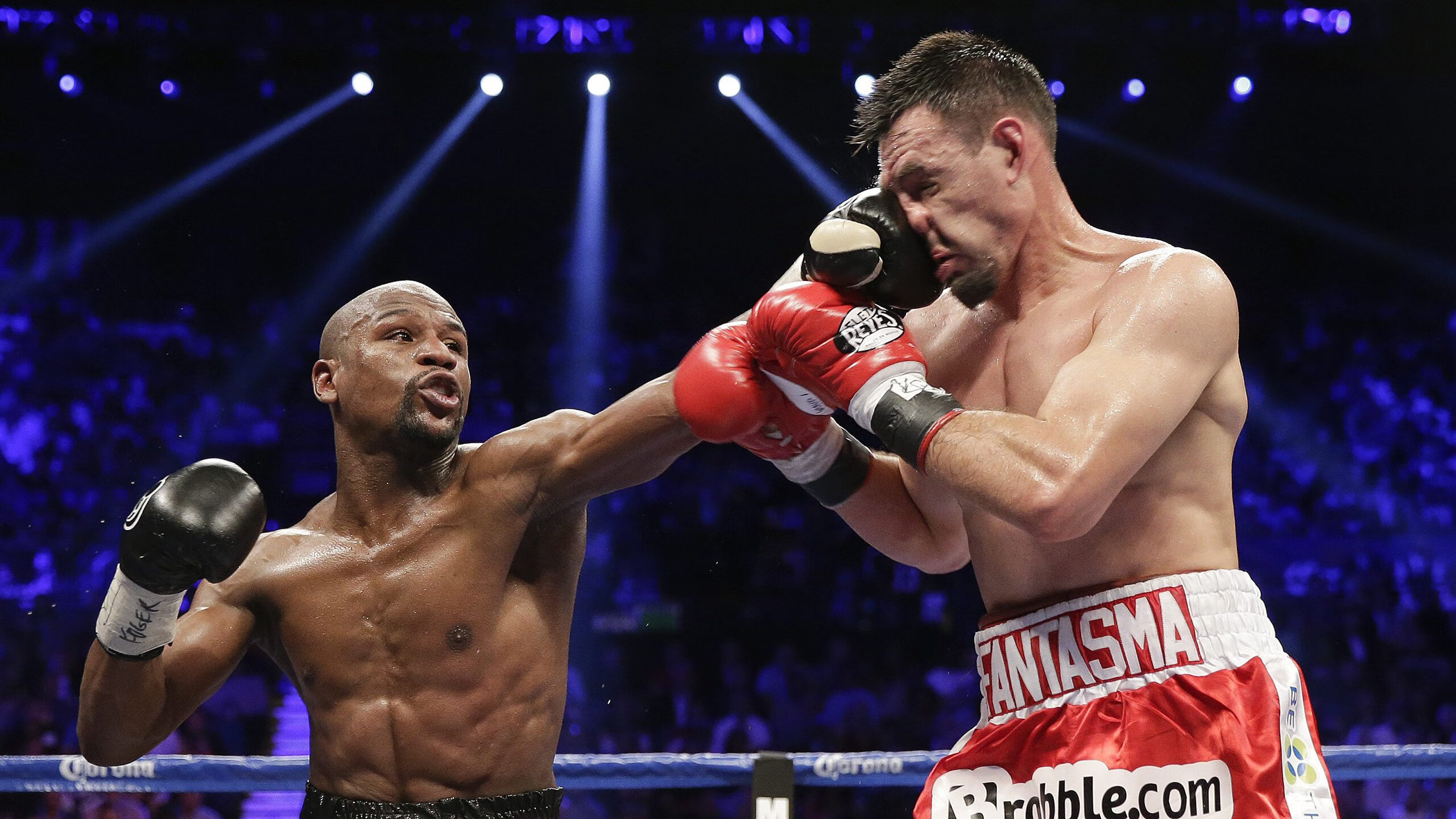 世俱杯分组-宿敌对决再升级！范乔丹末节19分接管年度焦点战，尼克斯火力压制勇士