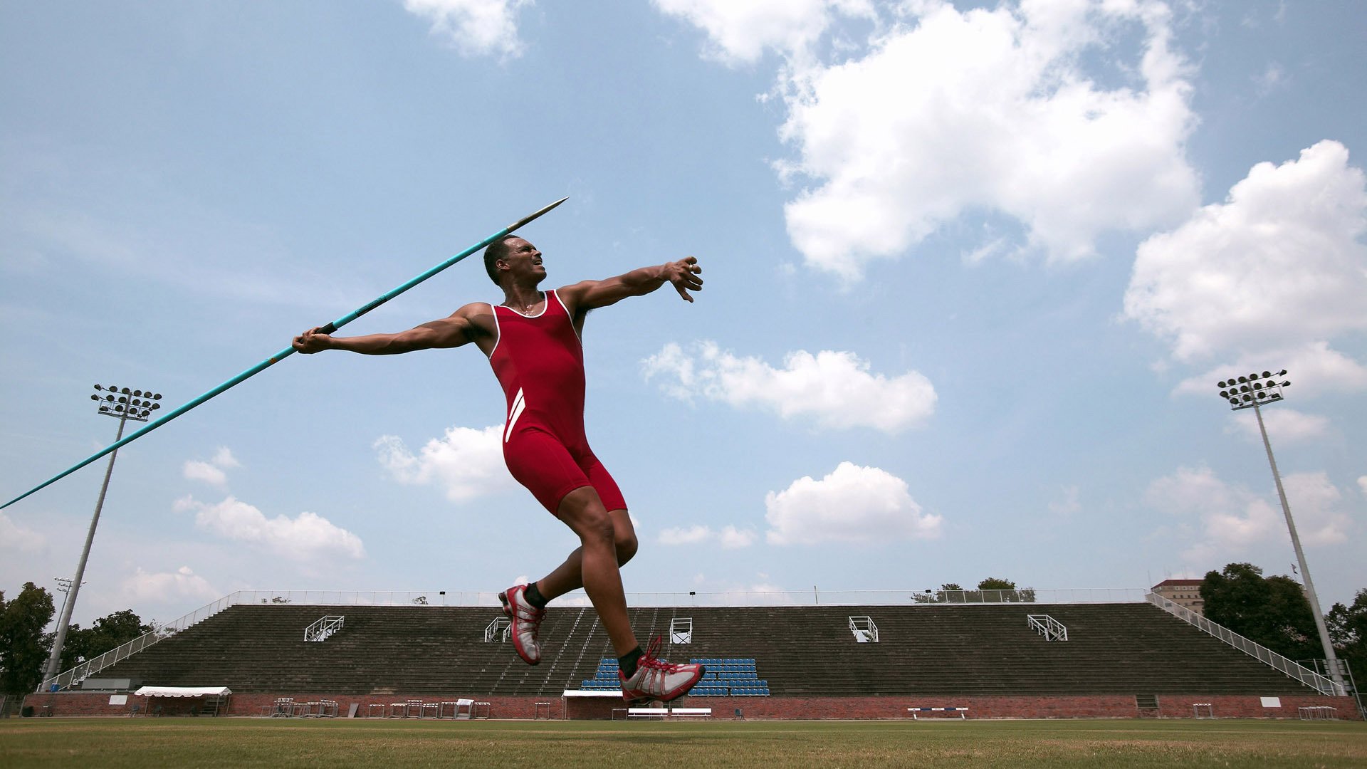 赛道新王与豪门复兴，维斯塔潘统治下的暗流汹涌